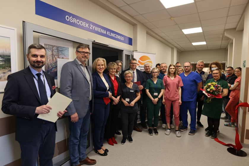 Zdjęcie z oficjalnego otwarcia Ośrodka Żywienia Klinicznego w szpitalu przy ul. Koszarowej