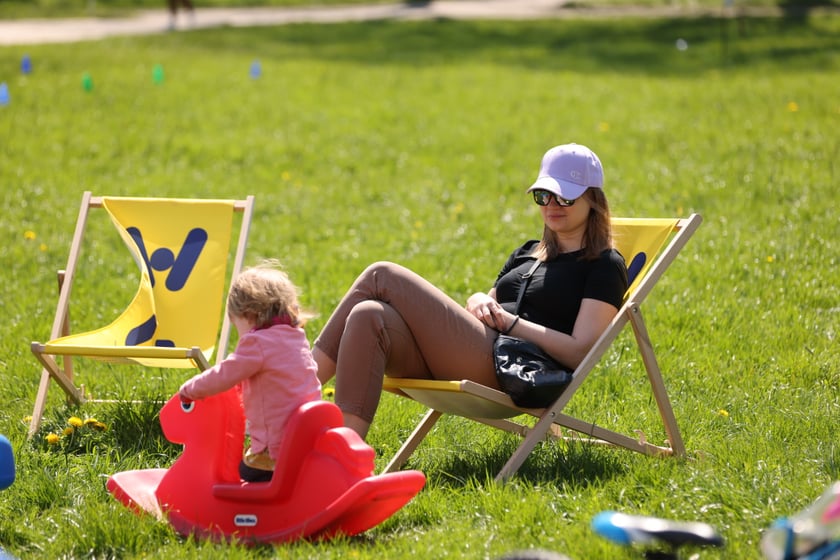 Piknik i gra terenowa na Popowicach zorganizowane przez Wrocławskie Centrum  Rozwoju Społecznego