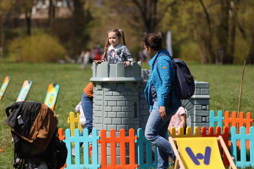 Piknik i gra terenowa na Popowicach zorganizowane przez Wrocławskie Centrum  Rozwoju Społecznego