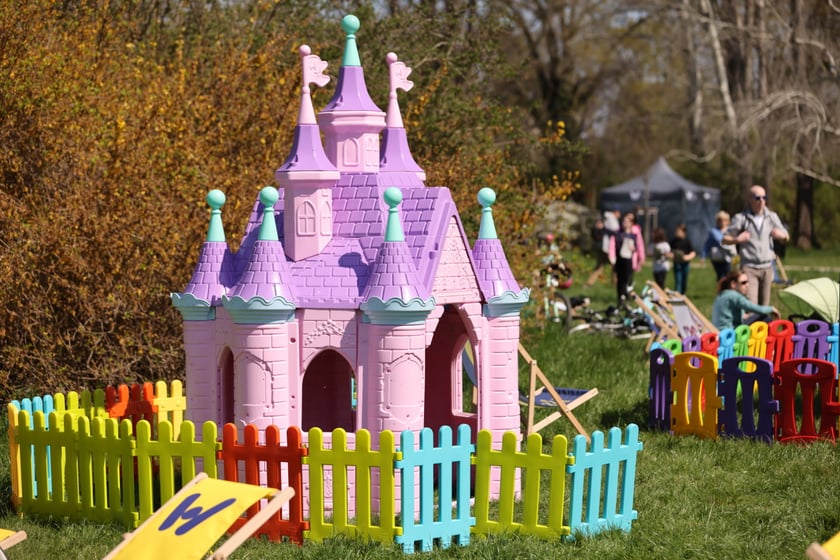 Piknik i gra terenowa na Popowicach zorganizowane przez Wrocławskie Centrum  Rozwoju Społecznego