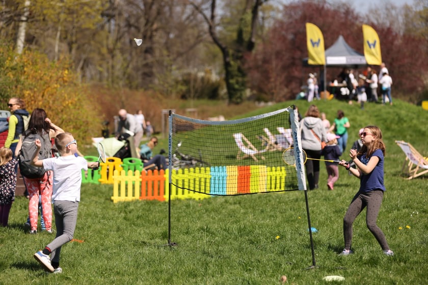 Piknik i gra terenowa na Popowicach zorganizowane przez Wrocławskie Centrum  Rozwoju Społecznego
