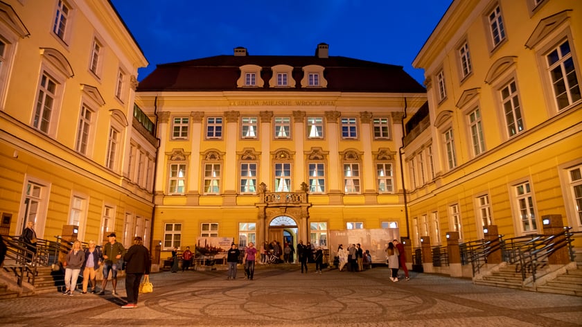 Bilet wstępu tylko z aktywnym statusem MAX&nbsp;
bilet wstępu do Pałacu Kr&oacute;lewskiego dla osoby dorosłej wraz z osobą towarzyszącą