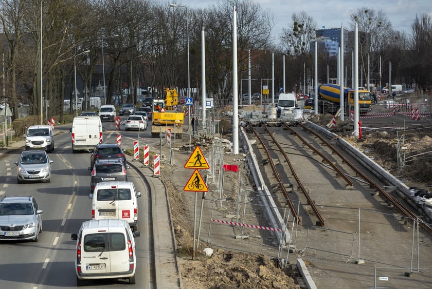 Budowa trasy autobusowo-tramwajowej na Nowy Dw&oacute;r (do oddania w 2023 r.) &mdash; &nbsp;182 212 757,95 zł z Unii Europejskiej.