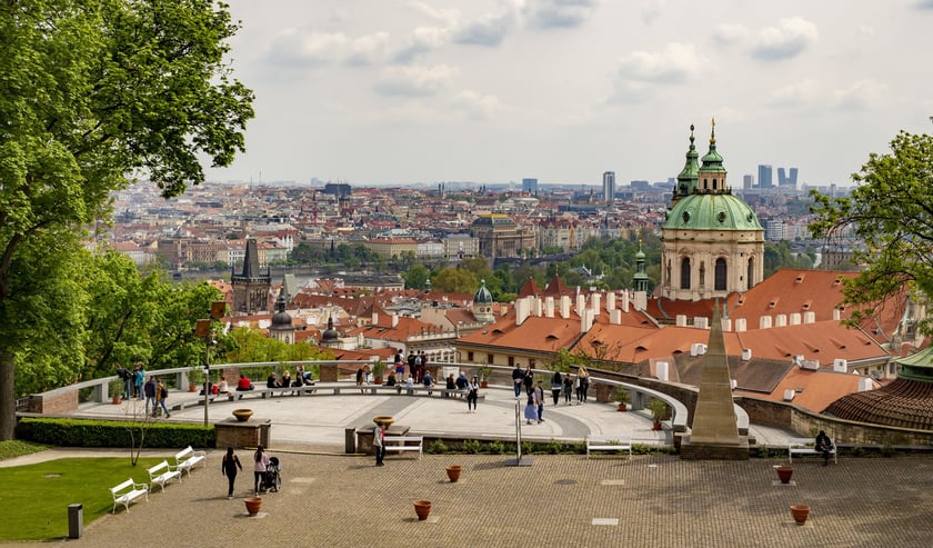 No c&oacute;ż. Deser już wprawdzie był w postaci Krakowa, ale nie spos&oacute;b nie wspomnieć o Pradze, bowiem zapowiada się kolejowe połączenie, o czym Paulina Falkiewicz &ndash; tutaj.