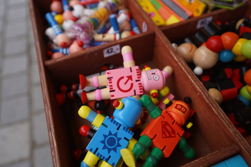 Jarmark Świętojański 2023 we Wrocławiu. Na zdjęciu produkty, które można kupić