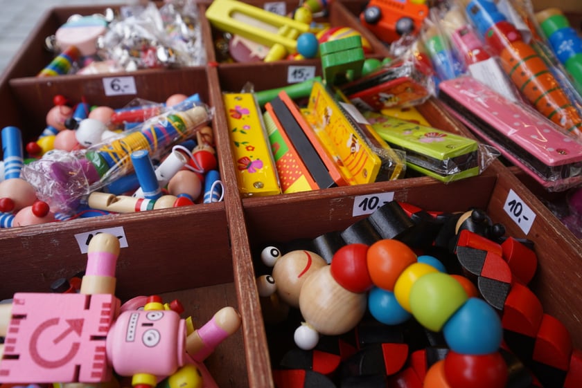 Jarmark Świętojański 2023 we Wrocławiu. Na zdjęciu produkty, które można kupić