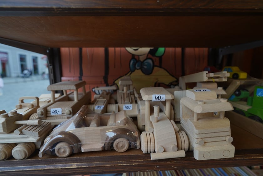 Jarmark Świętojański 2023 we Wrocławiu. Na zdjęciu produkty, które można kupić