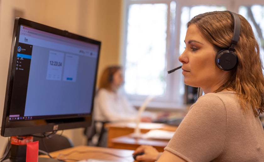 Co to jest program Nasz Wrocław?
Nasz Wrocław to program lojalnościowy dla mieszkańc&oacute;w Wrocławia, kt&oacute;rzy tutaj płacą podatki. Program oferuje atrakcyjne zniżki u ponad 70 partner&oacute;w. Dodatkowo, osoby zameldowane we Wrocławiu na stałe, mogą aktywować status MAX, a zniżki sięgają nawet do 50 procent. 
&nbsp;
To r&oacute;wnież darmowe wejścia do największych wrocławskich atrakcji (raz na 365 dni), tańsze bilety okresowe na komunikację miejską, a także &ndash; od tego roku &ndash; dodatkowe punkty w rekrutacji do przedszkoli i szk&oacute;ł podstawowych.