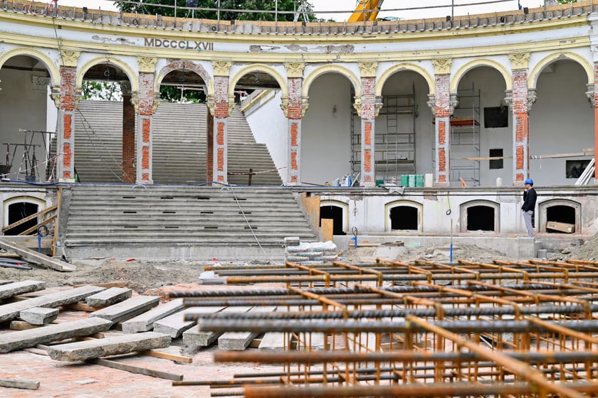Zanim Bastion powr&oacute;ci do swojej świetności, jeszcze sporo trudu przez ekipą remontową. Prowadzone są zar&oacute;wno ciężkie prace budowlane, jak i precyzyjne restauratorskie.&nbsp;