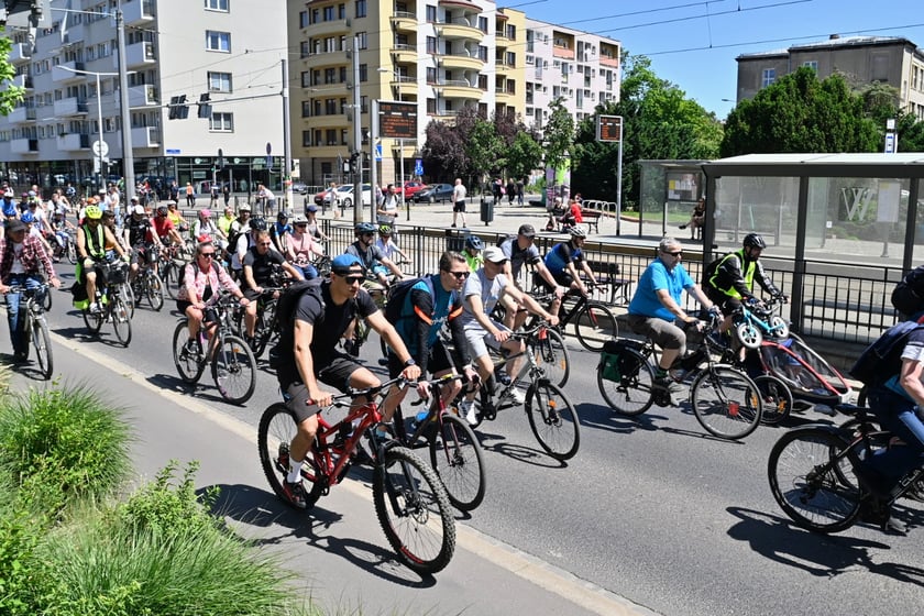 Wrocławskie Święto Rowerzysty. Przejazd przez miasto był kluczowym momentem fiesty, która zakończyła się piknikiem w parku Stanisława Tołpy.
