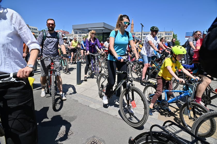 Wrocławskie Święto Rowerzysty. Przejazd przez miasto był kluczowym momentem fiesty, która zakończyła się piknikiem w parku Stanisława Tołpy.