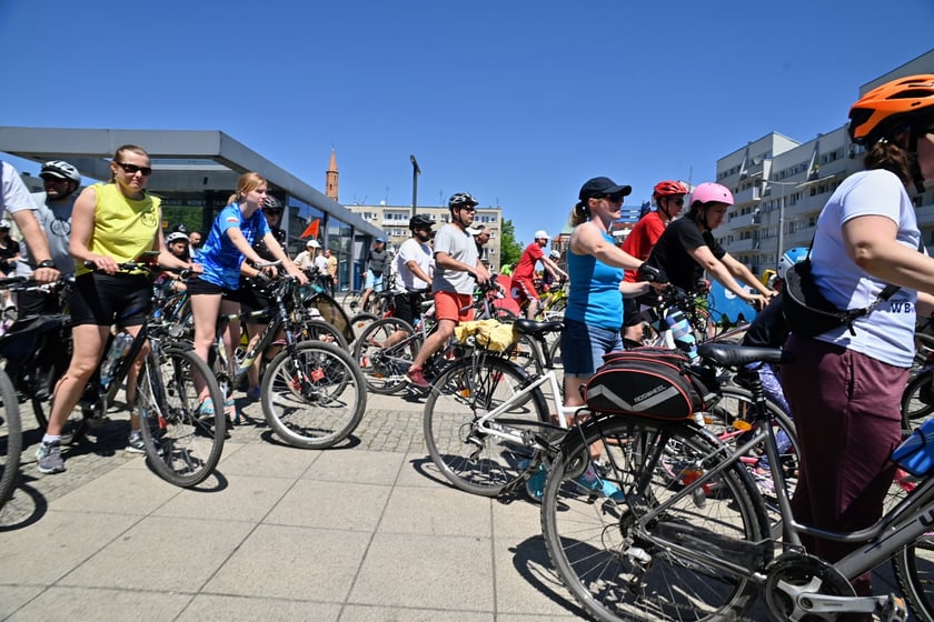 Wrocławskie Święto Rowerzysty. Przejazd przez miasto był kluczowym momentem fiesty, która zakończyła się piknikiem w parku Stanisława Tołpy.