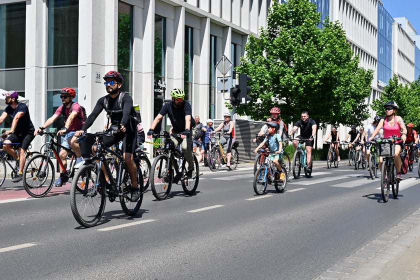 Wrocławskie Święto Rowerzysty. Przejazd przez miasto był kluczowym momentem fiesty, która zakończyła się piknikiem w parku Stanisława Tołpy.
