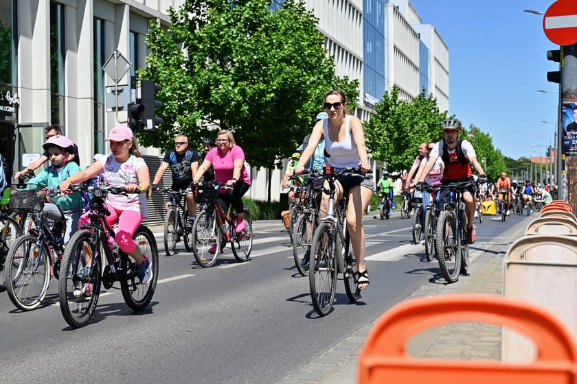 Wrocławskie Święto Rowerzysty. Przejazd przez miasto był kluczowym momentem fiesty, która zakończyła się piknikiem w parku Stanisława Tołpy.