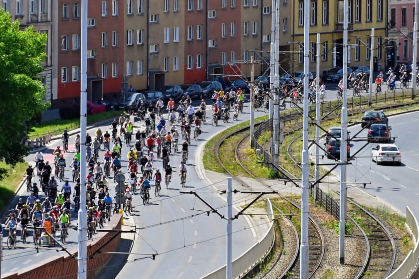 Wrocławskie Święto Rowerzysty. Przejazd przez miasto był kluczowym momentem fiesty, która zakończyła się piknikiem w parku Stanisława Tołpy.