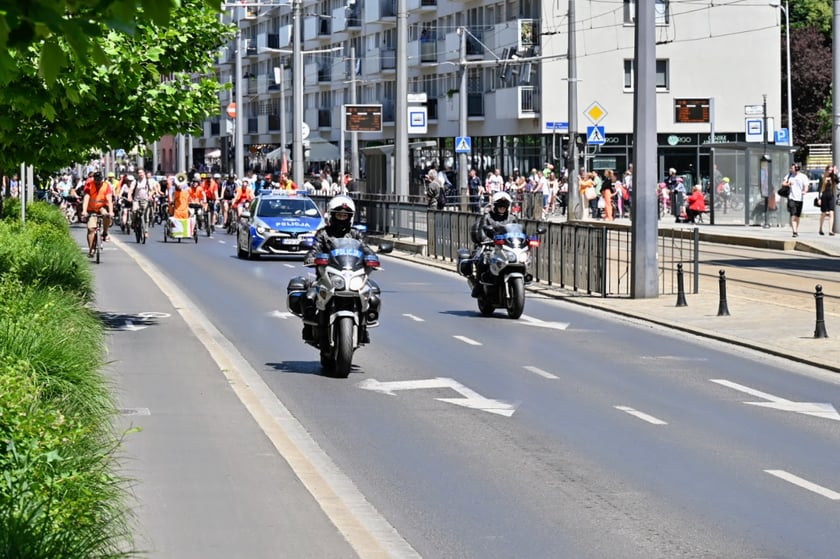 Wrocławskie Święto Rowerzysty. Przejazd przez miasto był kluczowym momentem fiesty, która zakończyła się piknikiem w parku Stanisława Tołpy.