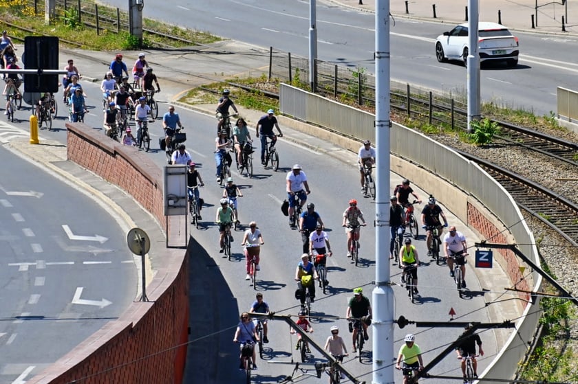 Wrocławskie Święto Rowerzysty. Przejazd przez miasto był kluczowym momentem fiesty, która zakończyła się piknikiem w parku Stanisława Tołpy.