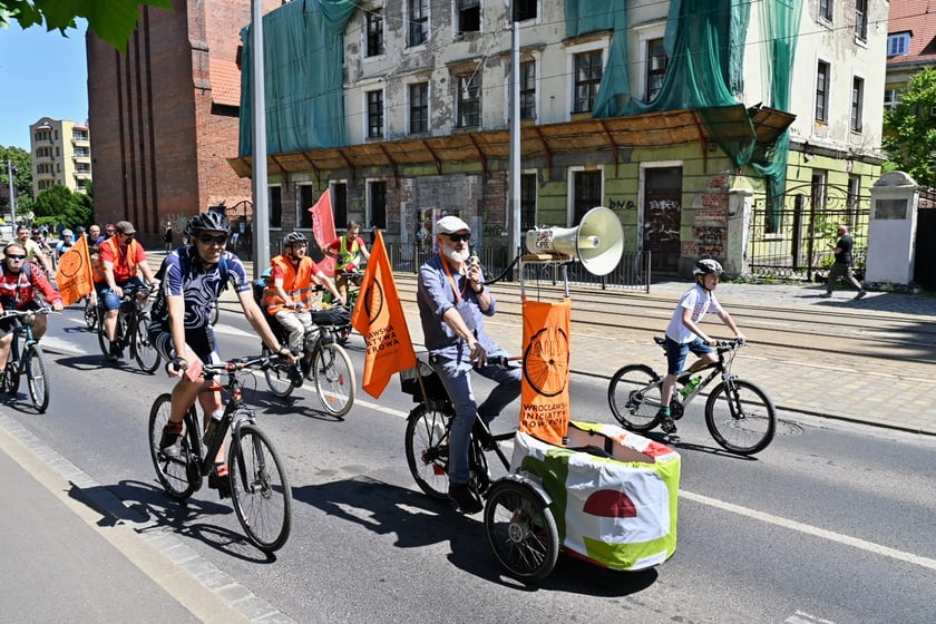 Wrocławskie Święto Rowerzysty. Przejazd przez miasto był kluczowym momentem fiesty, która zakończyła się piknikiem w parku Stanisława Tołpy.