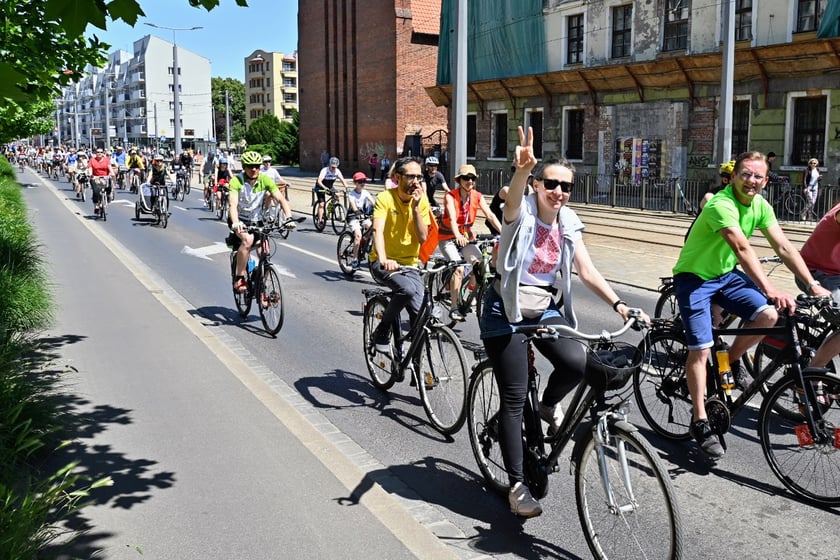 Wrocławskie Święto Rowerzysty. Przejazd przez miasto był kluczowym momentem fiesty, która zakończyła się piknikiem w parku Stanisława Tołpy.