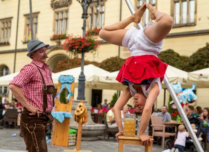 Artyści występujący podczas festiwalu Busker Bus
