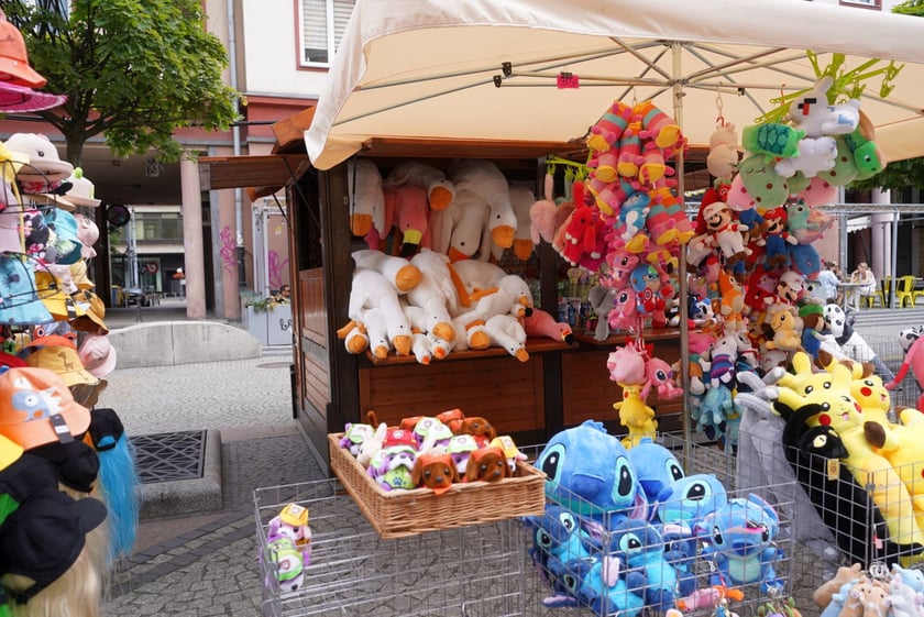 Maskotka - gęść opanowała również stragany wrocławskiego jarmarku