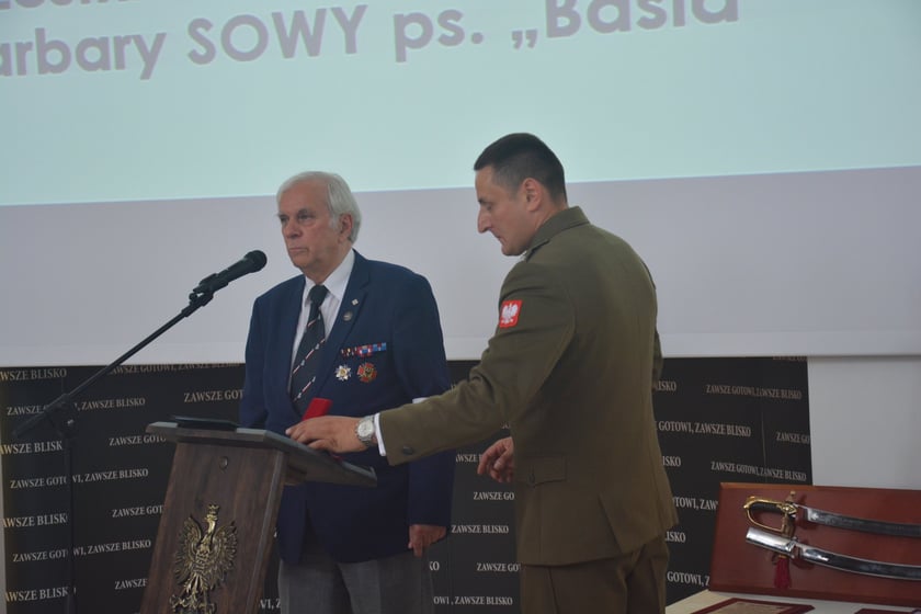 Urodziny Barbary Sowy na terenie jednostki wojskowej przy al. Hallerra