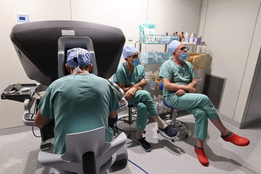 Operacja z udziałem robota Da Vinci w USK