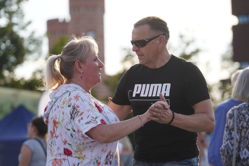 Uczestnicy potańcówki na pl. Wolności w sobotę 8 lipca