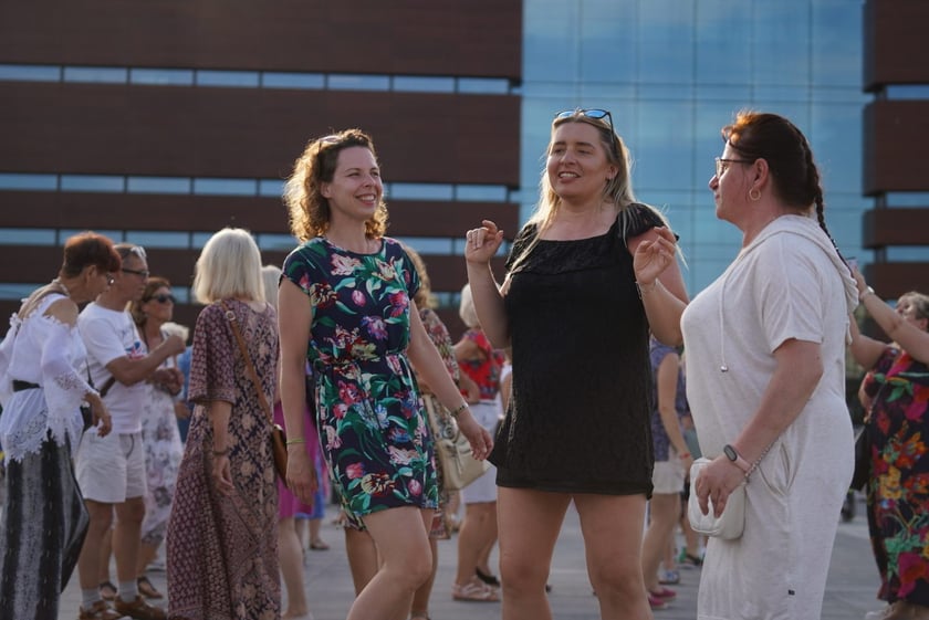 Uczestnicy potańcówki na pl. Wolności w sobotę 8 lipca