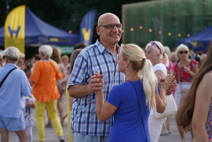 Uczestnicy potańcówki na pl. Wolności w sobotę 8 lipca