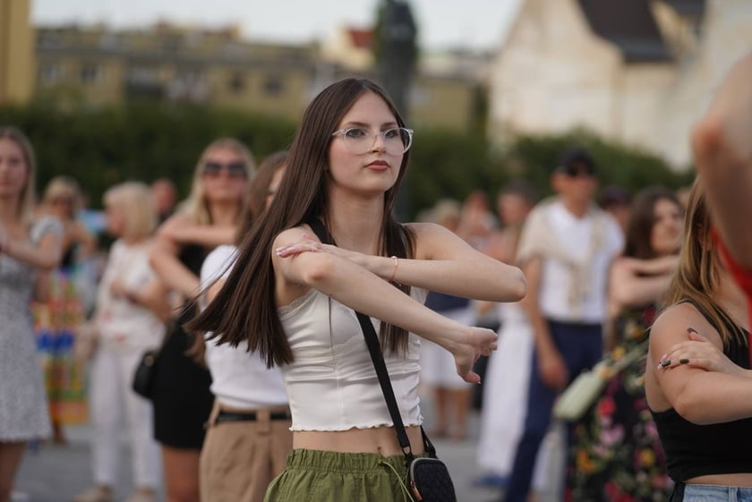 Uczestnicy potańcówki na pl. Wolności w sobotę 8 lipca