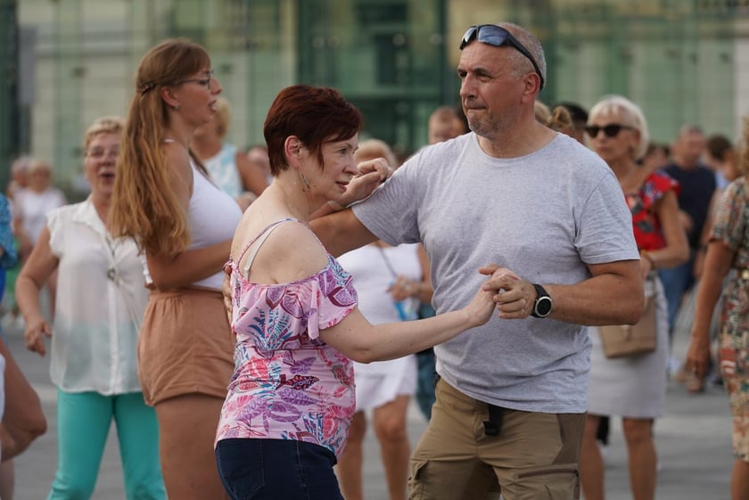 Uczestnicy potańcówki na pl. Wolności w sobotę 8 lipca