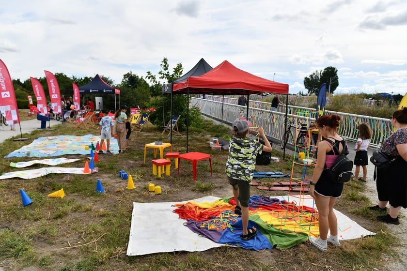 Piknik z okazji otwrcia kładki pieszo-rowerowej nad Ślęzą