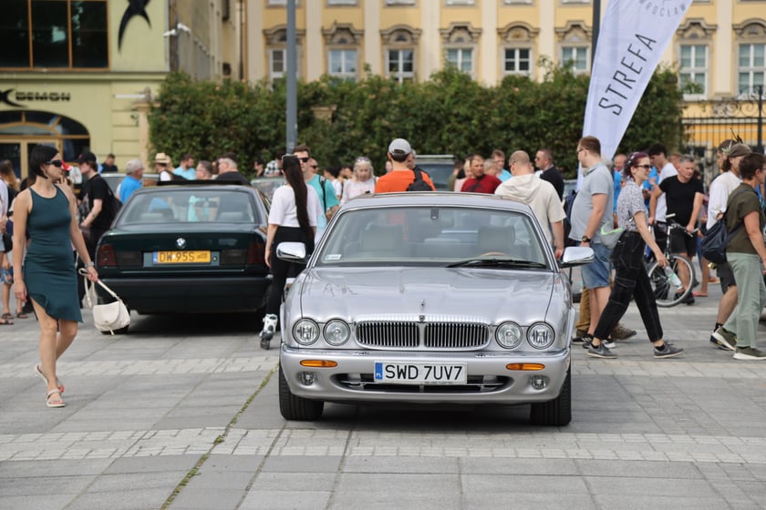 Uczestnicy Rajdu dla Zuchwałych na placu Wolności we Wrocławiu