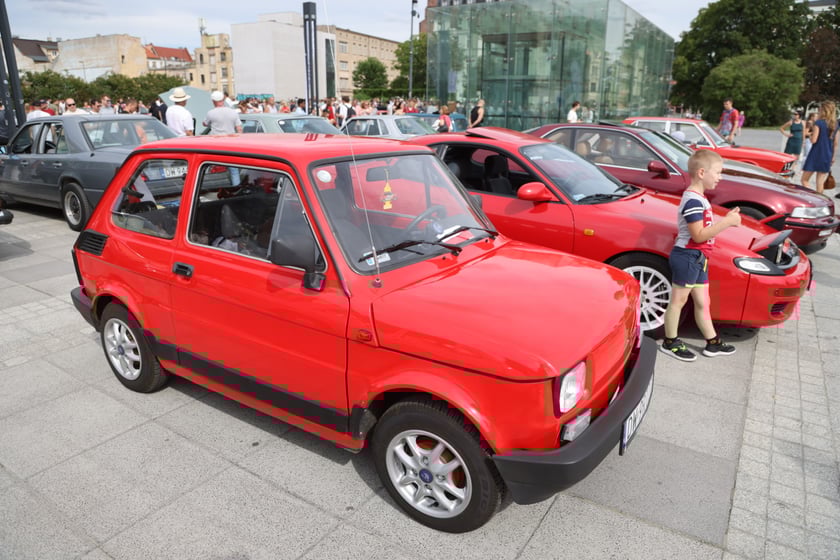 Uczestnicy Rajdu dla Zuchwałych na placu Wolności we Wrocławiu