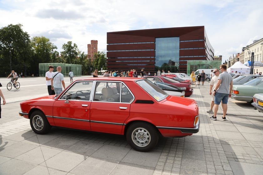 Uczestnicy Rajdu dla Zuchwałych na placu Wolności we Wrocławiu