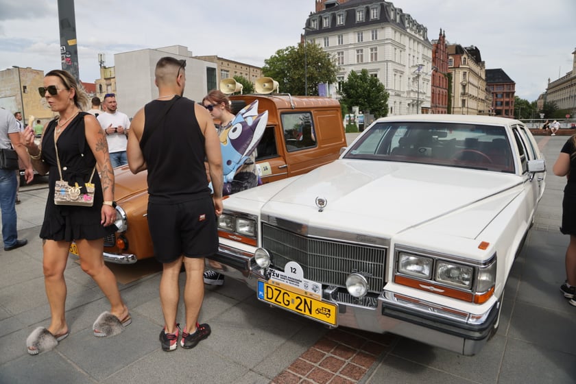 Uczestnicy Rajdu dla Zuchwałych na placu Wolności we Wrocławiu