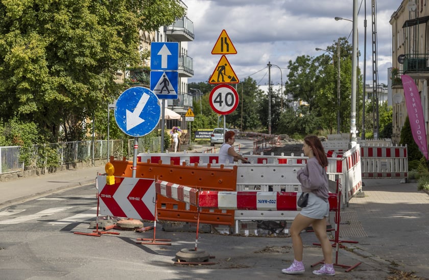 Przebudowa ulicy Dolnobrzeskiej na osiedlu Leśnica, sierpień 2023