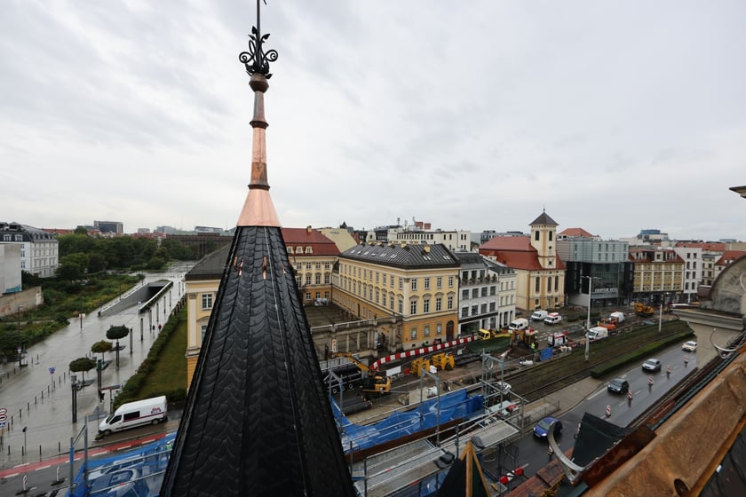 Zabytkowy budynek pod adresem ul. Gepperta 4 we Wrocławiu w trakcie renowacji, sierpień 2023