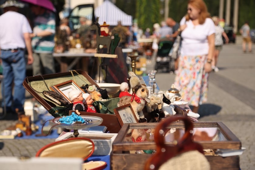 Prawdziwa kopalnia skarbów! Zobaczcie, czym kusi  kultowa giełda staroci pod Iglicą. 19 sierpnia 2023