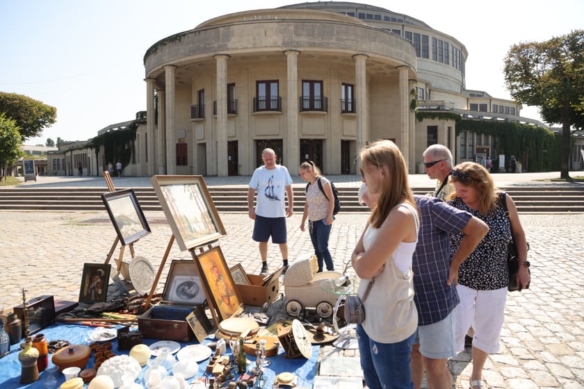 Prawdziwa kopalnia skarbów! Zobaczcie, czym kusi  kultowa giełda staroci pod Iglicą. 19 sierpnia 2023