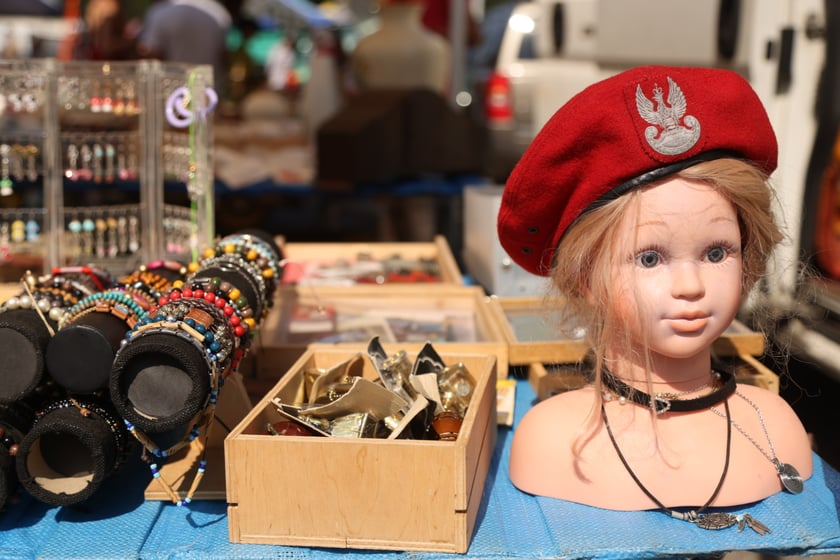 Prawdziwa kopalnia skarbów! Zobaczcie, czym kusi  kultowa giełda staroci pod Iglicą. 19 sierpnia 2023