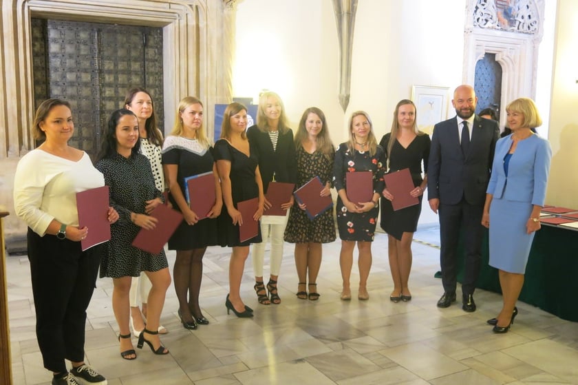 Ślubowanie i&nbsp;wręczenie akt&oacute;w nadania stopnia awansu zawodowego nauczyciela mianowanego z udziałem prezydenta Wrocławia Jacka Sutryka