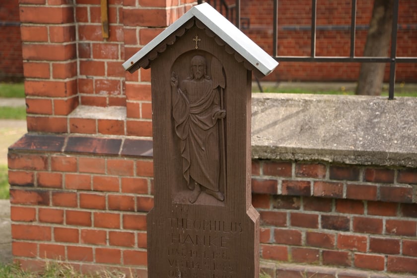Cmentarz przy klasztorze franciszkanów na Karłowicach