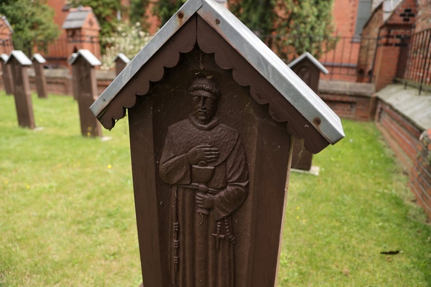Cmentarz przy klasztorze franciszkanów na Karłowicach