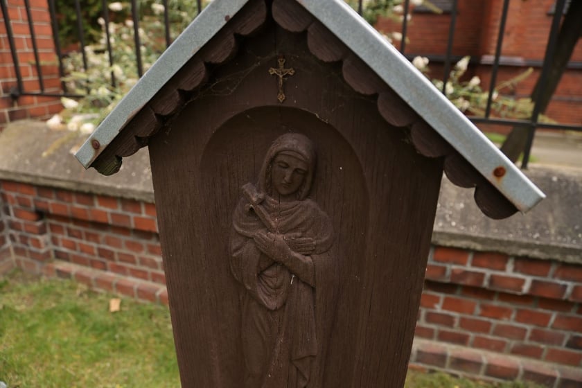 Cmentarz przy klasztorze franciszkanów na Karłowicach