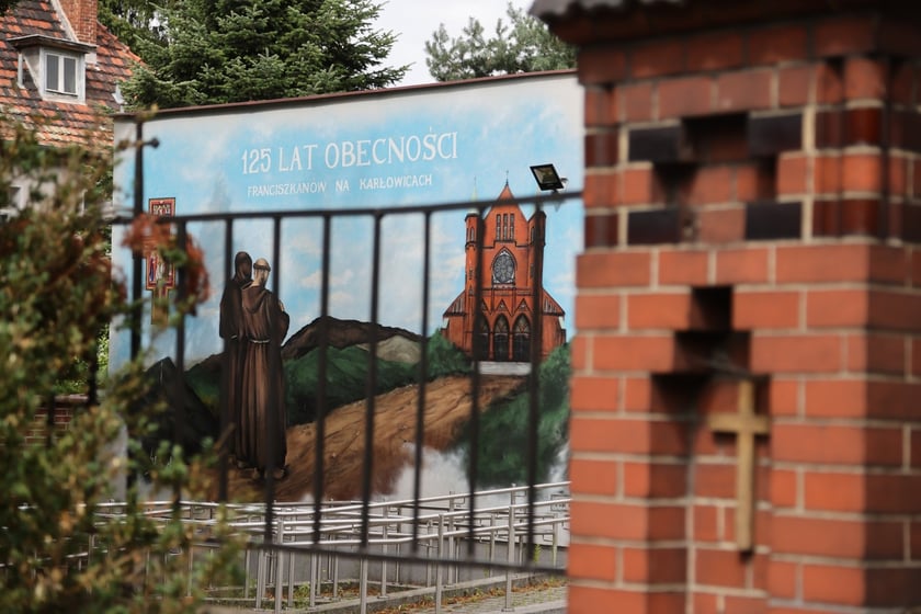 Cmentarz przy klasztorze franciszkanów na Karłowicach