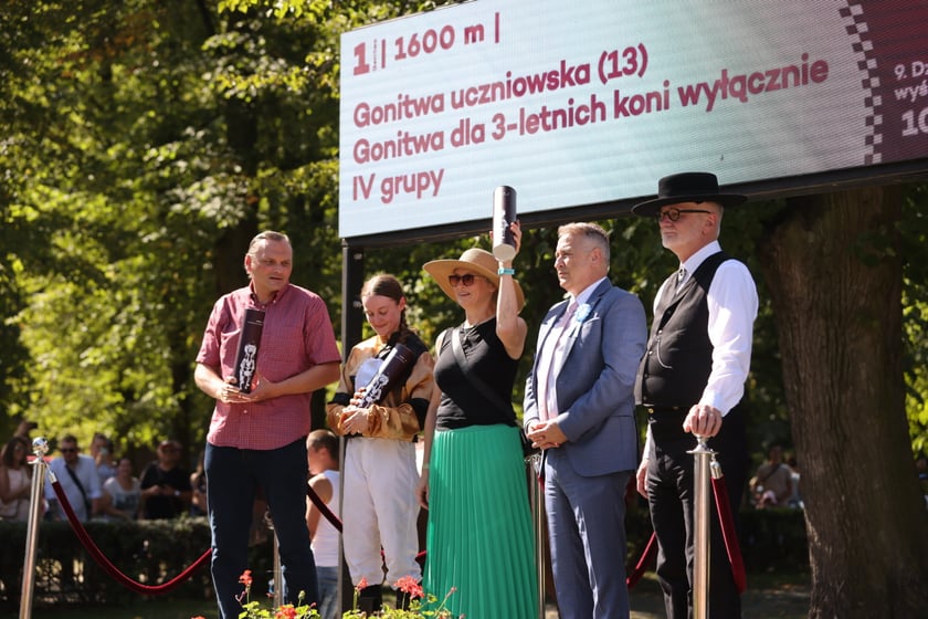 Dzień Portu Lotniczego na Partynicach w ramach 9. dnia wyścigowego