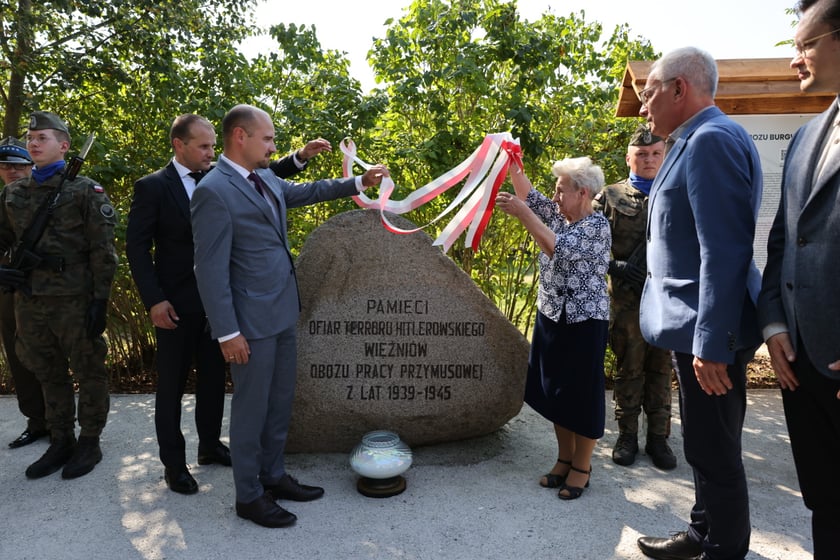 Ponowne odsłonięcie pomnika robotników przymusowych, przeniesionego w historyczną lokalizację. Wrocław 11 września 2023