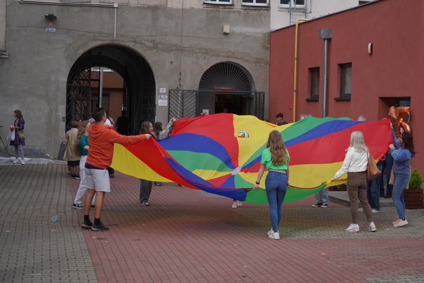 IV Liceum Ogólnokształcące przy ul. Świstackiego świętuje 75. urodziny.